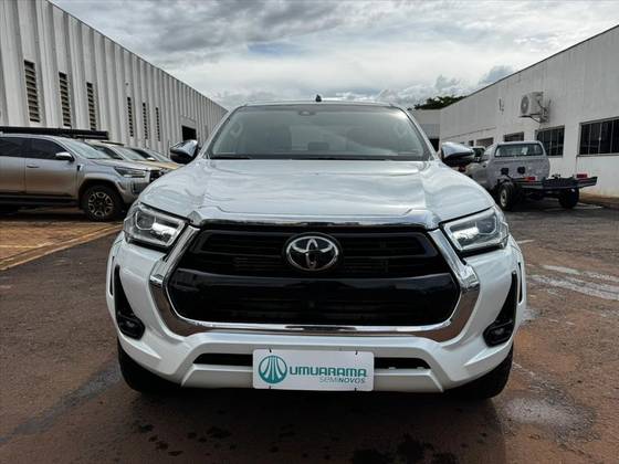 TOYOTA HILUX 2.8 D-4D TURBO DIESEL CD SRX 4X4 AUTOMÁTICO